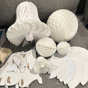 Elegant White Honeycomb Tissue Party Decorations. Perfect for wedding or shower